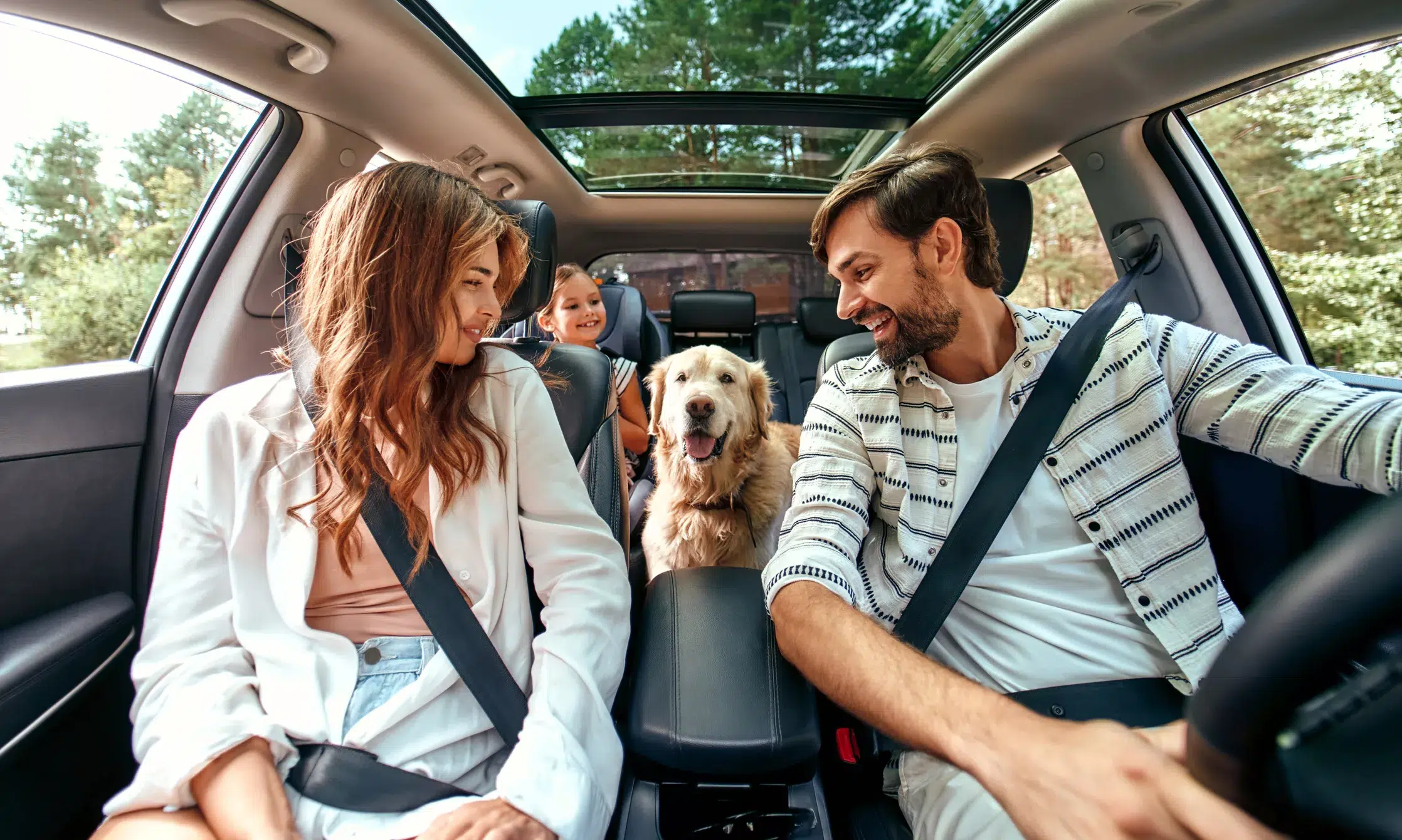 Ladestation-Elektrofahrzeuge-Wallbox_Familie-Foto